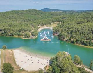 Escale au pied de la cité - 1