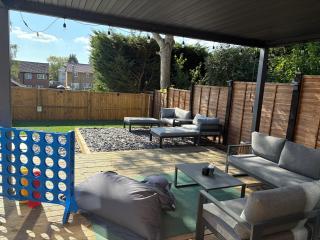 Urban Escape Entire Apartment Near Uni and Hospital - 4