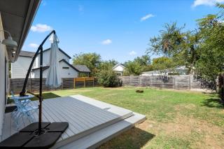 Spacious 3BR Getaway w Free Parking Pet Friendly - Austin - 7