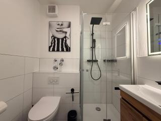 Modernes Studio mit Balkon & Parkplatz, Wifi und TV - 7