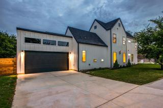 Actually walkable to square & Private Heated Pool - 5