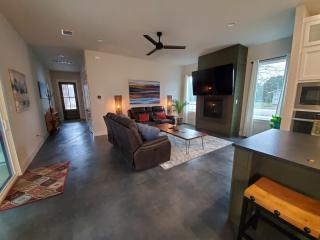 Actually walkable to square & Private Heated Pool - 3