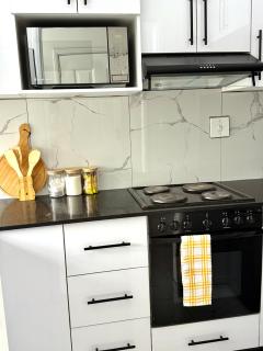 Yellow House 1101 - 6
