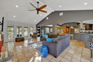 Terracotta Retreat/ Sleeps 30! - 2