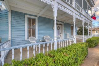 Victorian Escape-Pool & Hot Tub! - 5