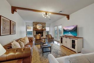 Victorian Escape-Pool & Hot Tub! - 4