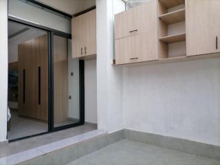 Lester Deluxe Studio Apartment Near Village Market United Nation and Embassies - 1