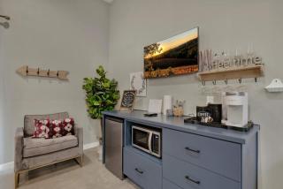 Pop 1: Hot-Tub + Close to Main St - 7