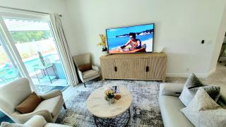 PoshPadz Pool Villa, Hot Tub, Near Beach, Sleeps 6 - 6