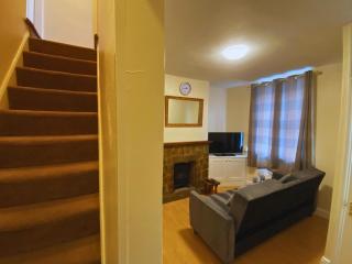 Entire Banbury House - Walking Distance To The Station & Shops - 0