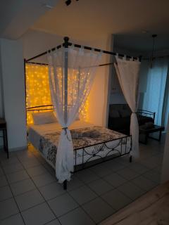 Artemida Beach Apartment - 7