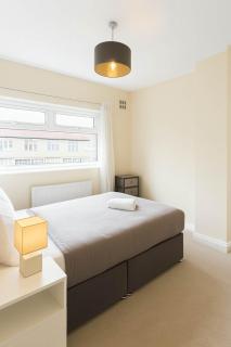 Modern 3-Bed Home in Shirehampton, Bristol - 5