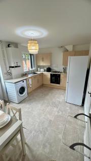 Modern House on the Mersey - 4