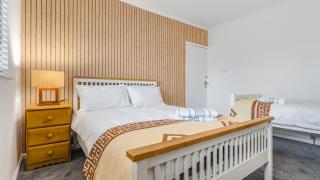 Spacious 5 Bedroom House - 0