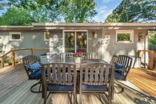 Garden Oasis Walk to Light Rail, SouthPark, and Southend - 1