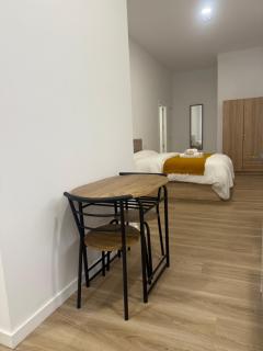 Apartamento a 2 min caminando de la estación de Bus y Tren María Zambrano - 4