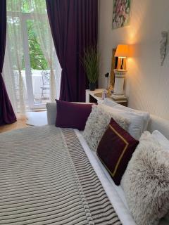 Квартира з балконом в центрі на Утьосова - 0