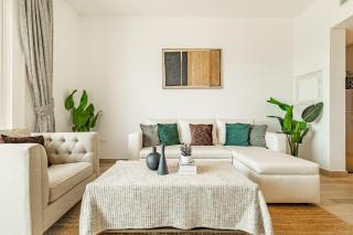 Yas Oasis - Canal and Ferrari World Views - Water's Edge - Balcony - 5 min from Formula 1, Yas Mall, SeaWorld, Warner Bros, Ferrari World - Abu Dhabi - 1