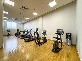 Yas Oasis - Canal and Ferrari World Views - Water's Edge - Balcony - 5 min from Formula 1, Yas Mall, SeaWorld, Warner Bros, Ferrari World - Abu Dhabi - 4