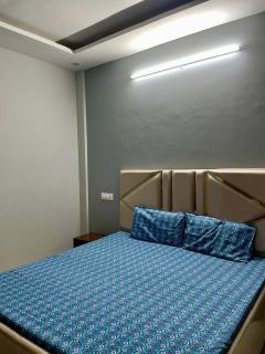 Private Room in Peaceful Flat Attached Washroom - 3