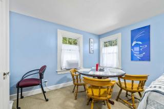 Historic 1 Bdr across from Lakeside Park - 7