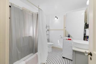 Historic 1 Bdr across from Lakeside Park - 3