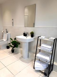 Luxe Duplex Penthouse Stay in Leeds Centre - Free Parking - 9