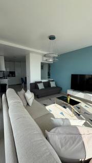 Riverside Luxe 1BR Retreat in Expo - 4