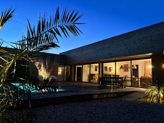 6-person villa with pool - 0