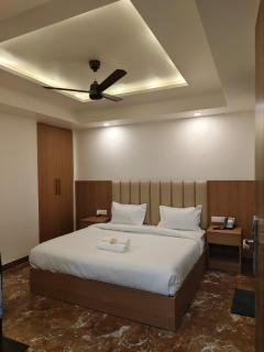 Royal Raven Hotel & Banquet' Greater Noida - 6