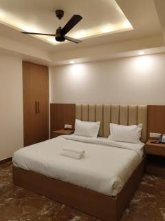 Royal Raven Hotel & Banquet' Greater Noida - 3