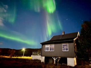 Jacuzzi, fjord view & northern lights - close to Hammerfest & North Cape - 9