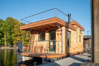 Uriges Tiny Hausboot mit Kamin im Winter auf der Dove Elbe - 0