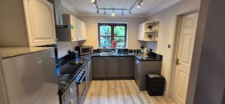 Stunning Fir Trees Corner 3 bedroom detached Executive house with free drive way parking for 2 vehicles 1 mile from M5 dogs welcome - 8