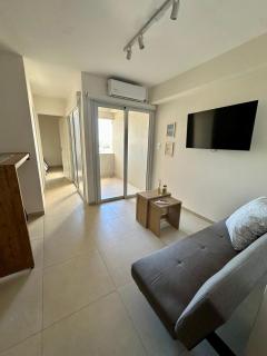 Temporary Lapachos II grap happy - 1