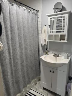 Modern Stay in Downtown Jersey City, Close to NYC! - 9