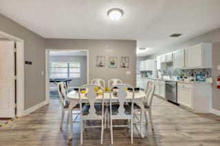 10 PPL - Hot Tub - Pool Table - 3 Baths & More! - 7