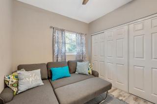 10 PPL - Hot Tub - Pool Table - 3 Baths & More! - 5