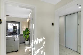 Lagoon Breeze - Beachside Living with Resort Perks - 5