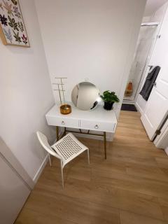 Studio Downtown , Rodgers Views, AC, Heated Free Underground Parking - 5