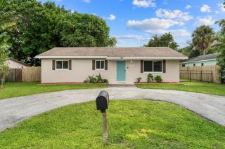 Jupiter Coastal Cottage - 9