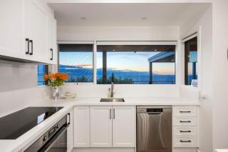 Martha's Maison Heated Spa & Unbeatable Bay Views - 7