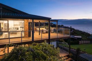 Martha's Maison Heated Spa & Unbeatable Bay Views - 1