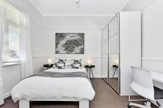 Tosca Elegant Merewether Beach House with Pool - 1