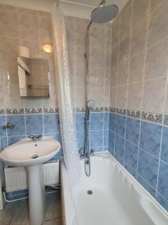 a cosy three bedroom house in welwyn garden city - 2