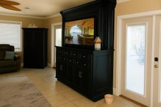 Lakefront Luxury: Dock Fire Pit Game Room More - 1