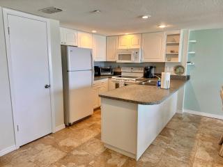 Beachfront Condo, Direct Access to Sugar Sand Beach, Heated Pool and Balcony Views - 6