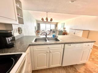 Beachfront Condo, Direct Access to Sugar Sand Beach, Heated Pool and Balcony Views - 5