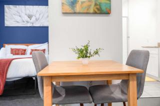 CozySuites Stunning in 1BR Downtown Pitts #11 - 6