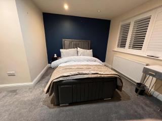 ROSEWOOD Gatwick - 0